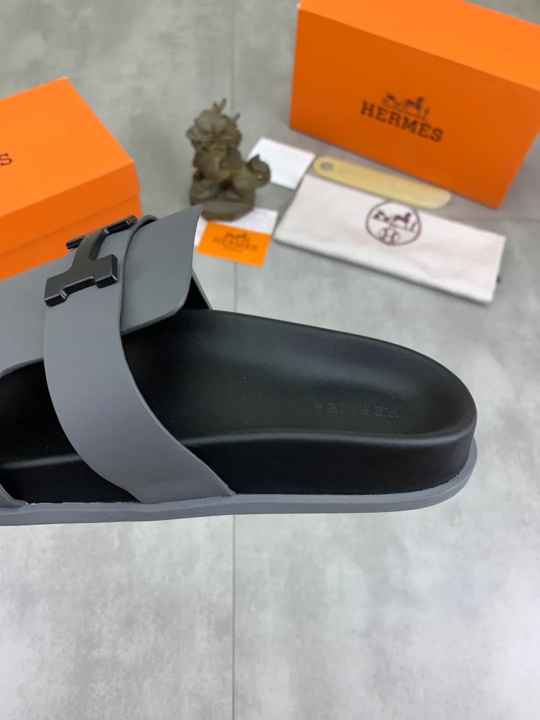 Men's shoes 💰P440 New [HERMES] high-end quality new Hermès slippers, made of imported silk calfskin, wear-resistant and non-slip rubber outsole. Fashionable and elegant code number: 39-44 (38 45 46 customized)